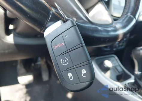 2018 Jeep Compass Latitude 4X4 from USA, damaged, VIN 3C4NJDBB4JT397872